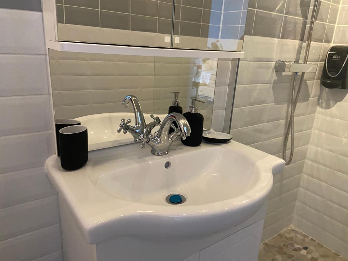 Esprit Etape Bed & Breakfast Saint-Barthelemy-de-Vals Exterior photo